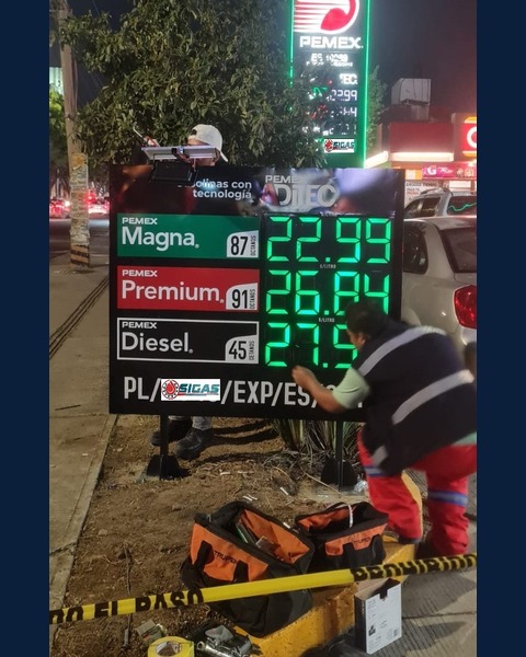 Instalación de publicidad SIGAS en una estación de servicio